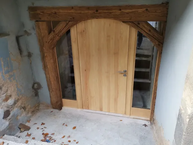 Porte-entrée-bois-massif-menuiserie-boeckel